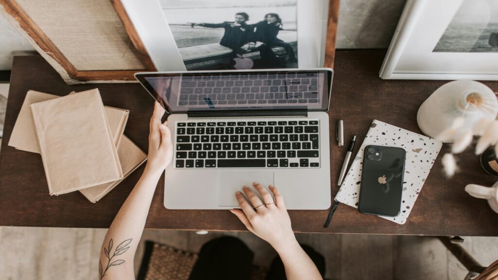 Post Thumbnail - What is Guest Blogging?